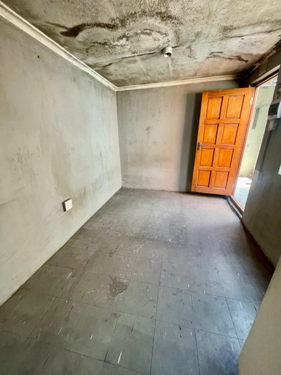 7 Bedroom Property for Sale in Delft South Western Cape